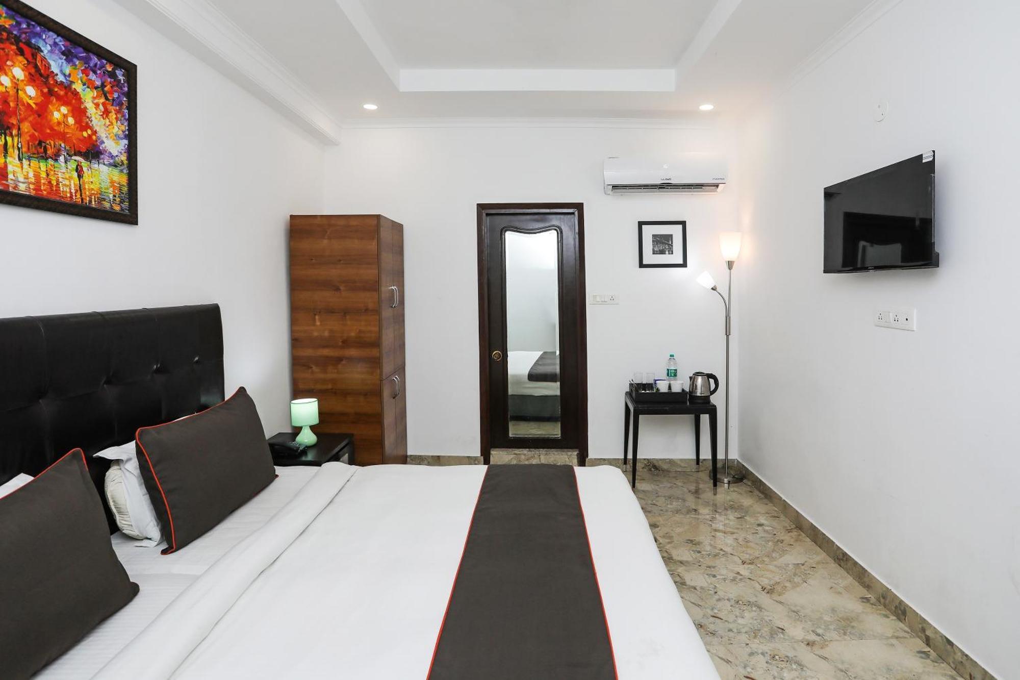 Отель Collection O Residency Near Dwarka Sector 21 Metro Station Kapas Hera Экстерьер фото